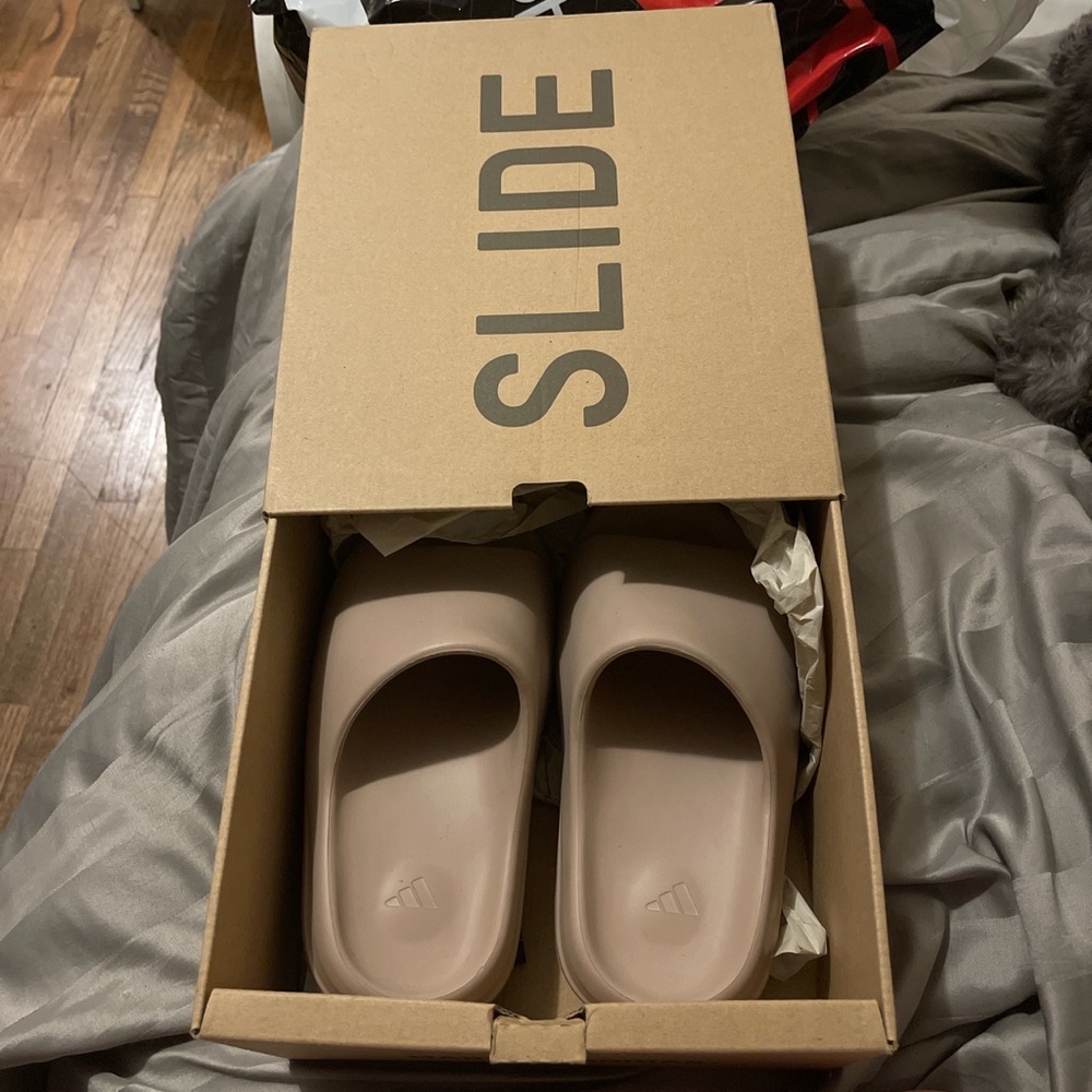 Yeezy desert sand size 4 lightly worn